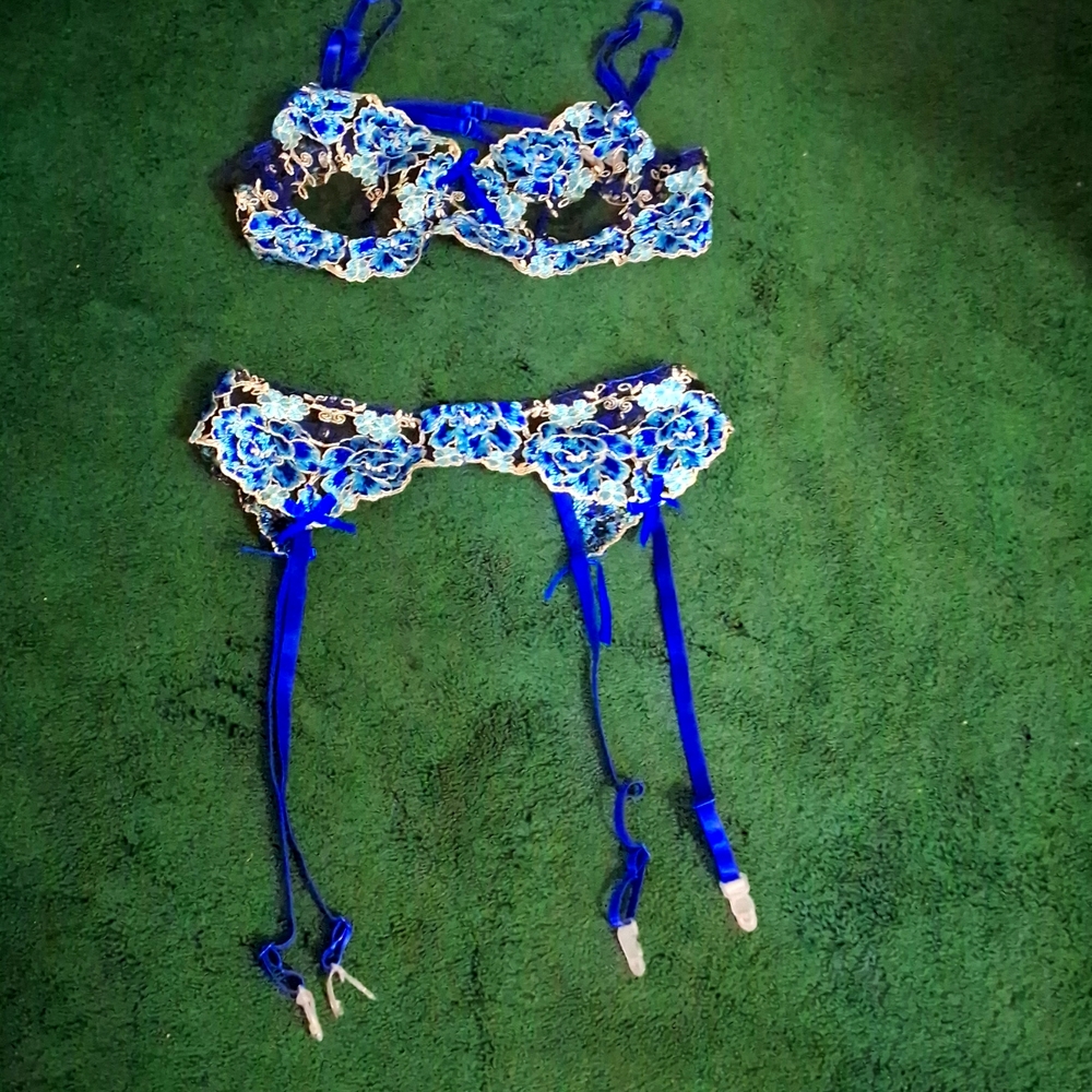 Top and bottom. MAKE OFFER!!